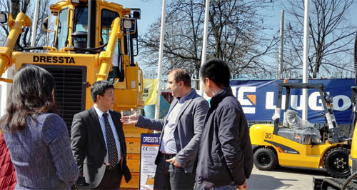 中国驻波黑大使馆经济商务参赞到访柳工波黑展会