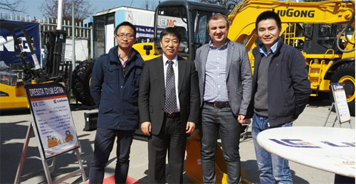 中国驻波黑大使馆经济商务参赞到访柳工波黑展会