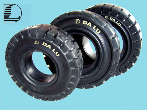 轮辋式轮胎   