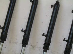 叉车油缸 叉车油缸：提升缸：横置缸：转向缸都有