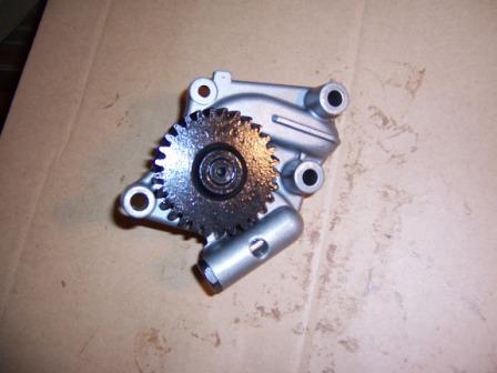 机油泵 C240，4D94E