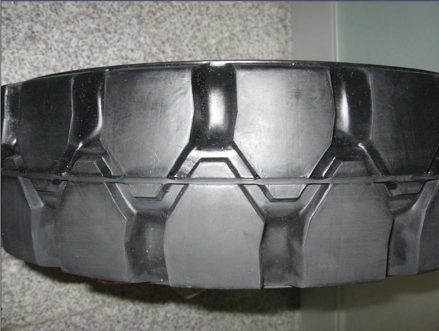 供应多种叉车实心轮胎(图) 7.00 -12