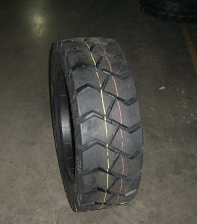 叉车实心胎 500-8，600-9，650-10，700-9，700-12，825-12，825-15900-20，650-10等等