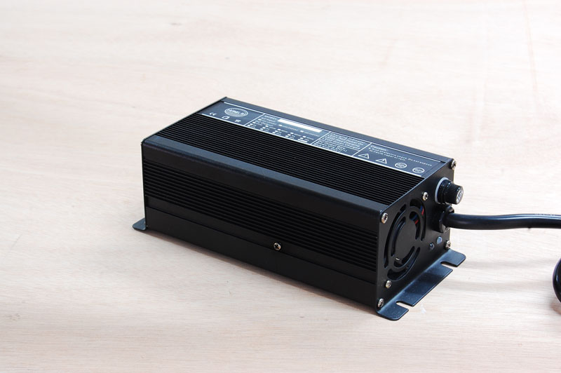 厂家直销12V20A铅酸电池叉车洗地机高尔夫球车电瓶车电动车充电器 HJ-1220A/AL