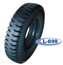 载重汽车斜交轮胎