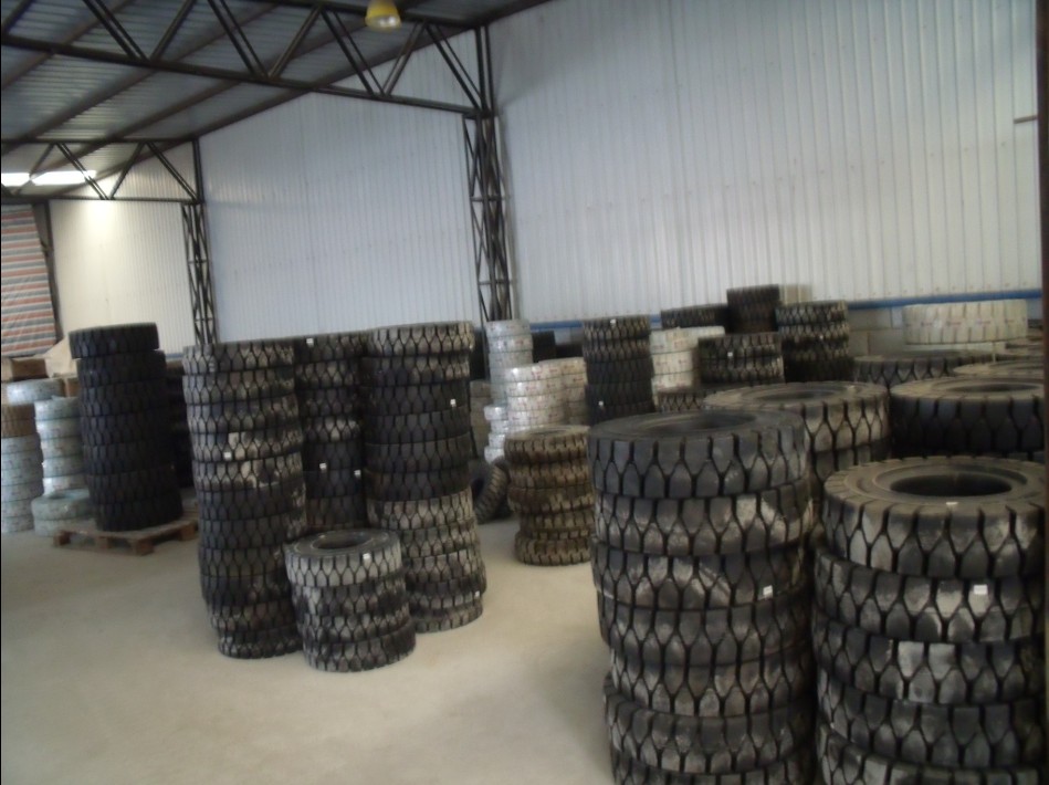 林德永恒力专用实心叉车轮胎 15*4 1/2-8