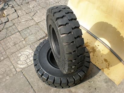 叉车实心轮胎，工程轮胎，白色无印痕轮胎