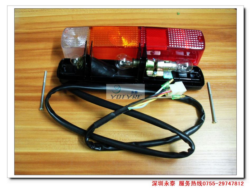 深圳永泰丰-日产叉车后尾灯