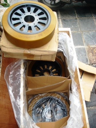 力至优叉车轮子、电动叉车轮子、叉车轮子 330*145