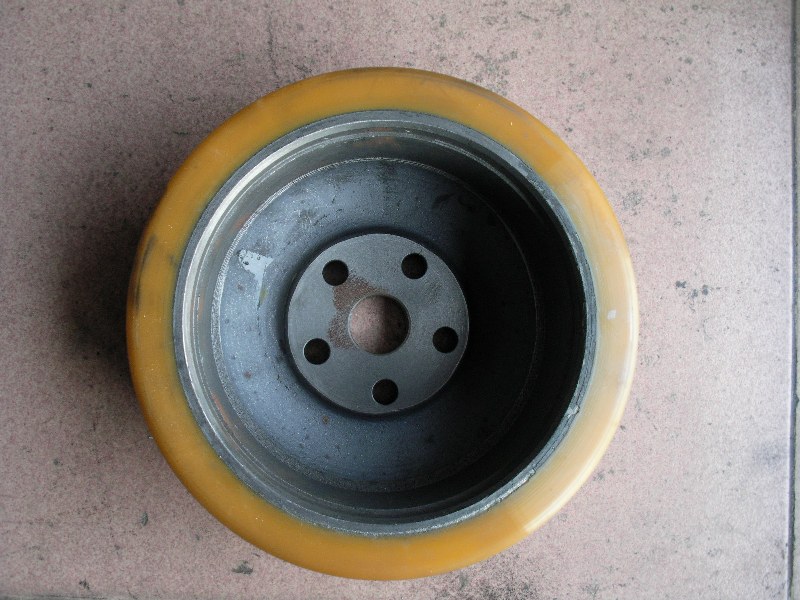 供应各种品牌电瓶叉车轮子 林德轮子 齐全