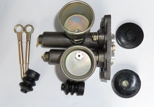 制动总泵双孔，制动总泵 ATF，BJ212-K