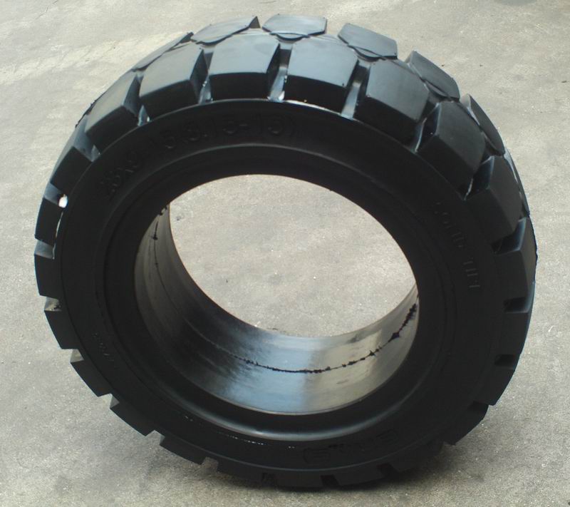 实心轮胎 8.25-15