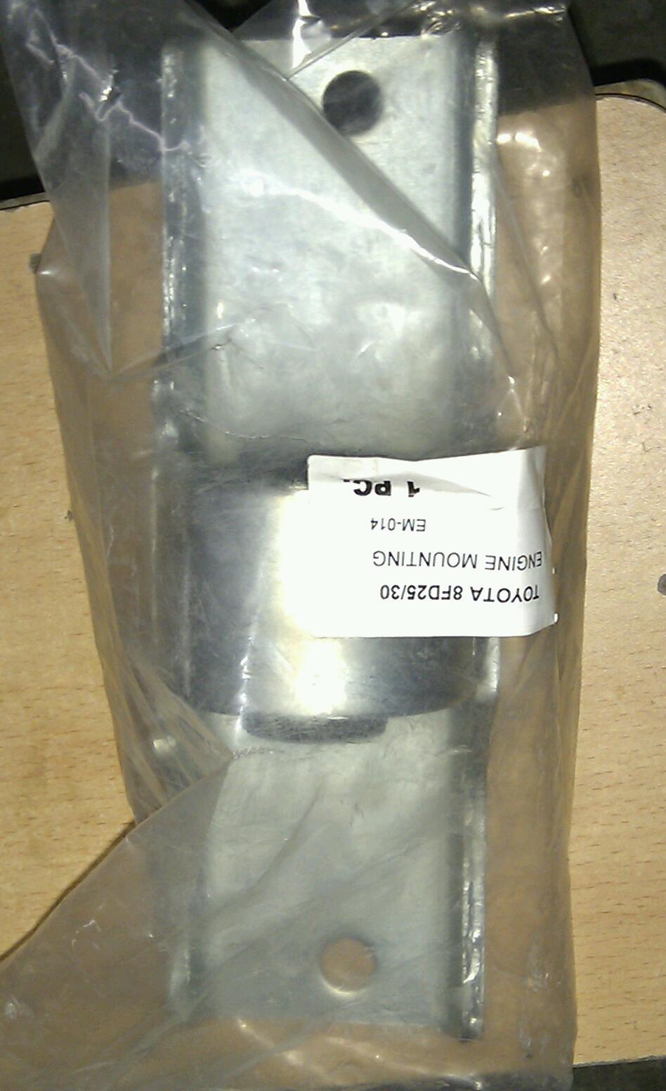 丰田叉车配件8F波箱支架(脚垫) 8FD