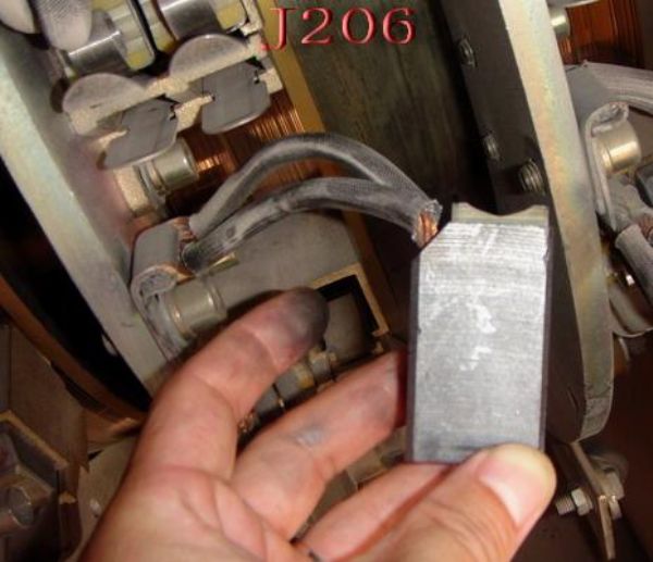 【进口】“水泥厂J206碳刷与双孔刷握”“水泥厂J206碳刷”【价格】 水泥厂J206碳刷