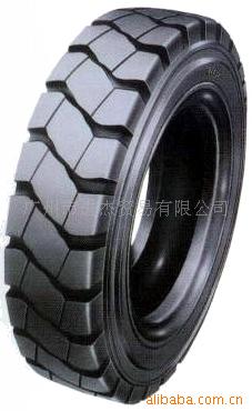 叉车 前进轮胎