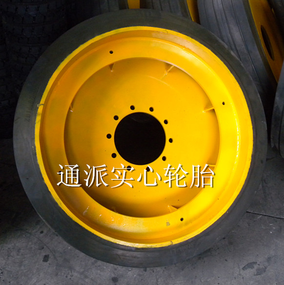 混料车实心轮胎1400-20 1400-20_中国叉车网(www.chinaforklift.com)