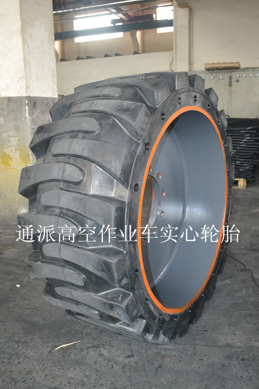 高空作业车实心轮胎 385/65-22.5_中国叉车网(www.chinaforklift.com)