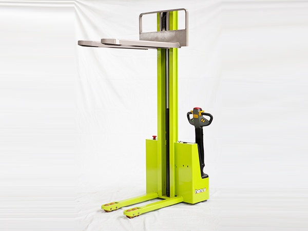 恒力电动堆高机