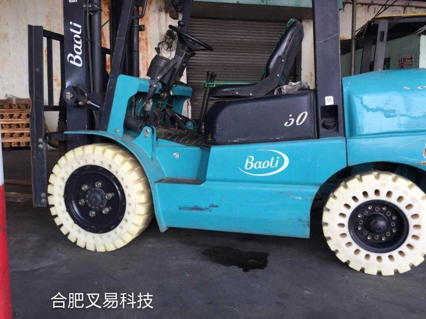 聚氨酯轮胎 6.50-10_中国叉车网(www.chinaforklift.com)