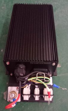 诺力小金刚车载充电机300W 24V8A