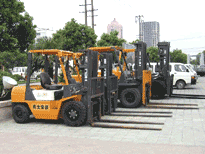 上海楚合:租赁叉车业务搬运设备货物 HELI合力1-10吨