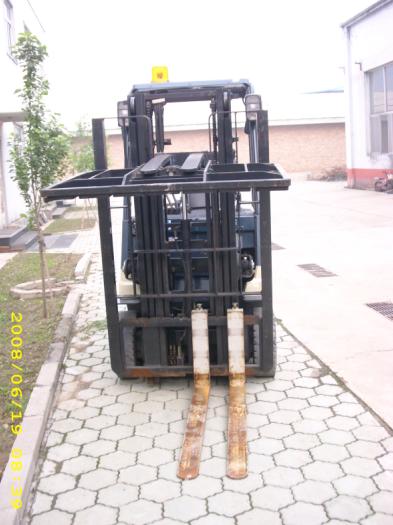 109#平衡重抱夹叉车 7FBH15