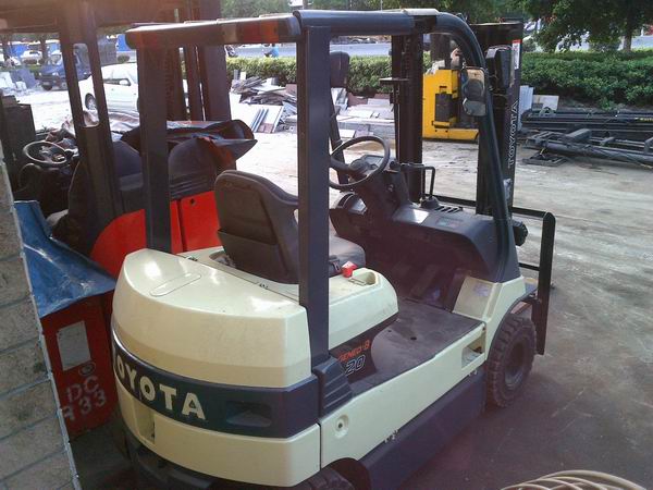 电动叉车出租 电瓶叉车租赁 叉车出租 FB20 E16 BTRRB3 R16