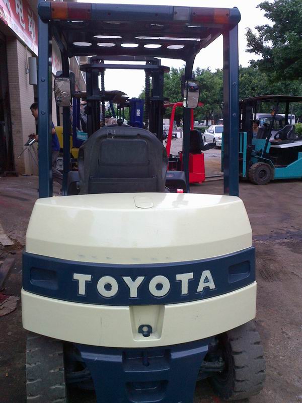 电动叉车出租 电瓶叉车租赁 叉车出租 FB20 E16 BTRRB3 R16