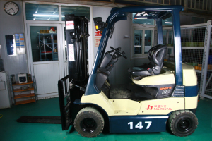 电动叉车租赁147# 7FB25