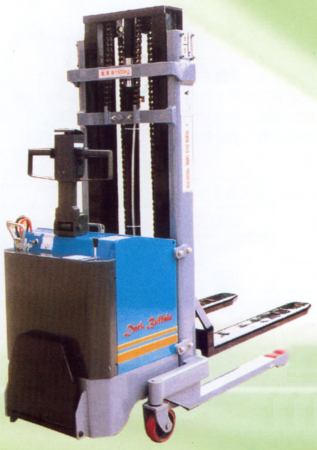 东莞顺昌1.5吨全电动自走式叉车 SCC1500