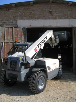 美国德雷克斯叉车（Terex）2.5吨伸缩臂叉车 TEREX Agrilift 625 Telehandler