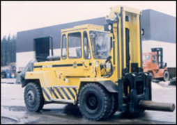 瑞典斯维叉车(SVETRUCK)12吨用于叉钢铁架的叉车 1260-30