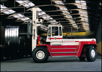 瑞典斯维叉车(SVETRUCK)30吨用于叉铝材的叉车 30120-46