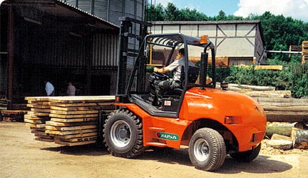 西班牙奥萨叉车(AUSA)6吨柴油平衡重越野叉车 C600H