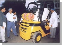 印度沃尔塔斯叉车(VOLTAS)液化气平衡重叉车 液化气叉车