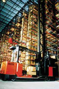 美国雷蒙叉车(RAYMOND)4000磅人下行高位三向堆垛叉车 Transtacker