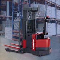 美国雷蒙叉车(RAYMOND)2200/3000/4000磅步行式全自动电动堆高机 Models RSS 22/30/40