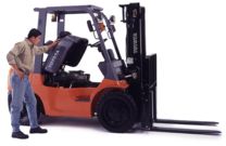 美国丰田叉车(TOYOTA)6000磅空心胎液化气/汽油/柴油平衡重叉车 7FDU30