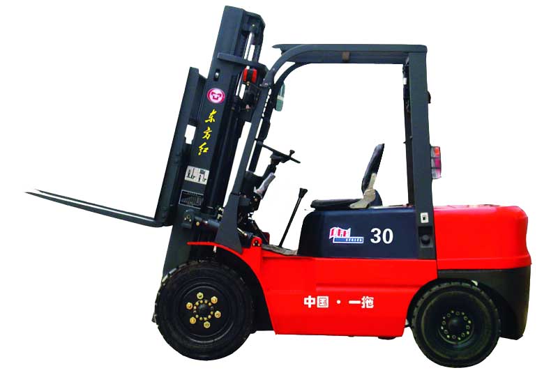 一拖3吨柴油平衡重叉车 cpc30