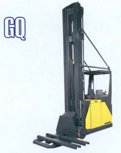 小松伸缩货叉前移式叉车(下操作台) GQ