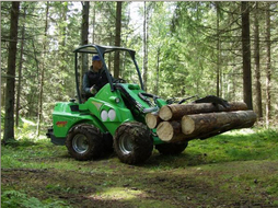 爱沙尼亚SAMI木材抓举专用叉车