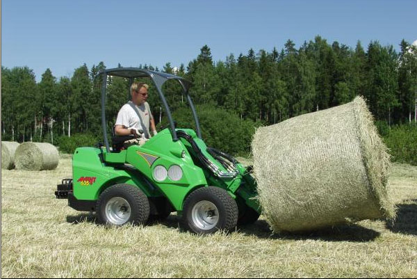 爱沙尼亚SAMI牧场专用搬运叉车