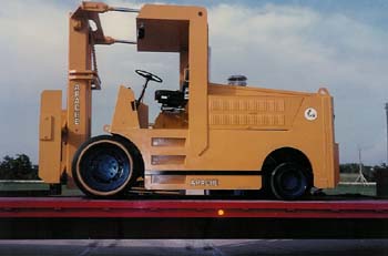 美国Apacheforlift& Equipment重箱内燃平衡重叉车