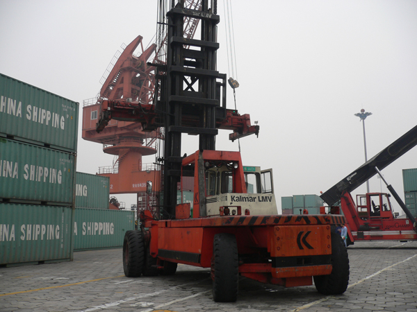 卡尔玛45吨堆高机_中国叉车网(www.chinaforklift.com)