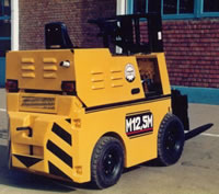 德国UMT四轮电动平衡重叉车 M 12,5 M