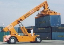 意大利欧米格(Ormig)M220集装箱正面吊 M220_中国叉车网(www.chinaforklift.com)