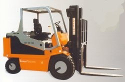 意大利卡瑞佛(CARER)R40NCR (NCFR)平衡重四轮电动叉车 R40NCR (NCFR)