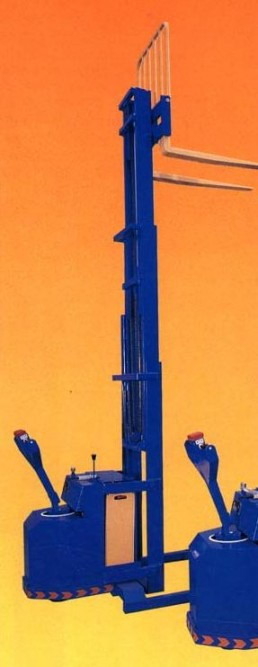 美国蓝巨(BLUE GIANT)NAW series步行式全自动电动堆高机 NAW series_中国叉车网(www.chinaforklift.com)