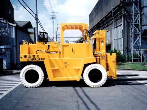 日本神钢重型内燃平衡重叉车(一)