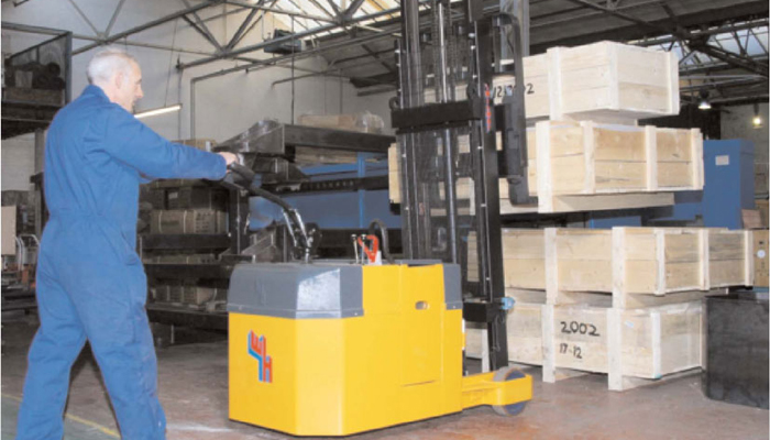 反向平衡堆高机